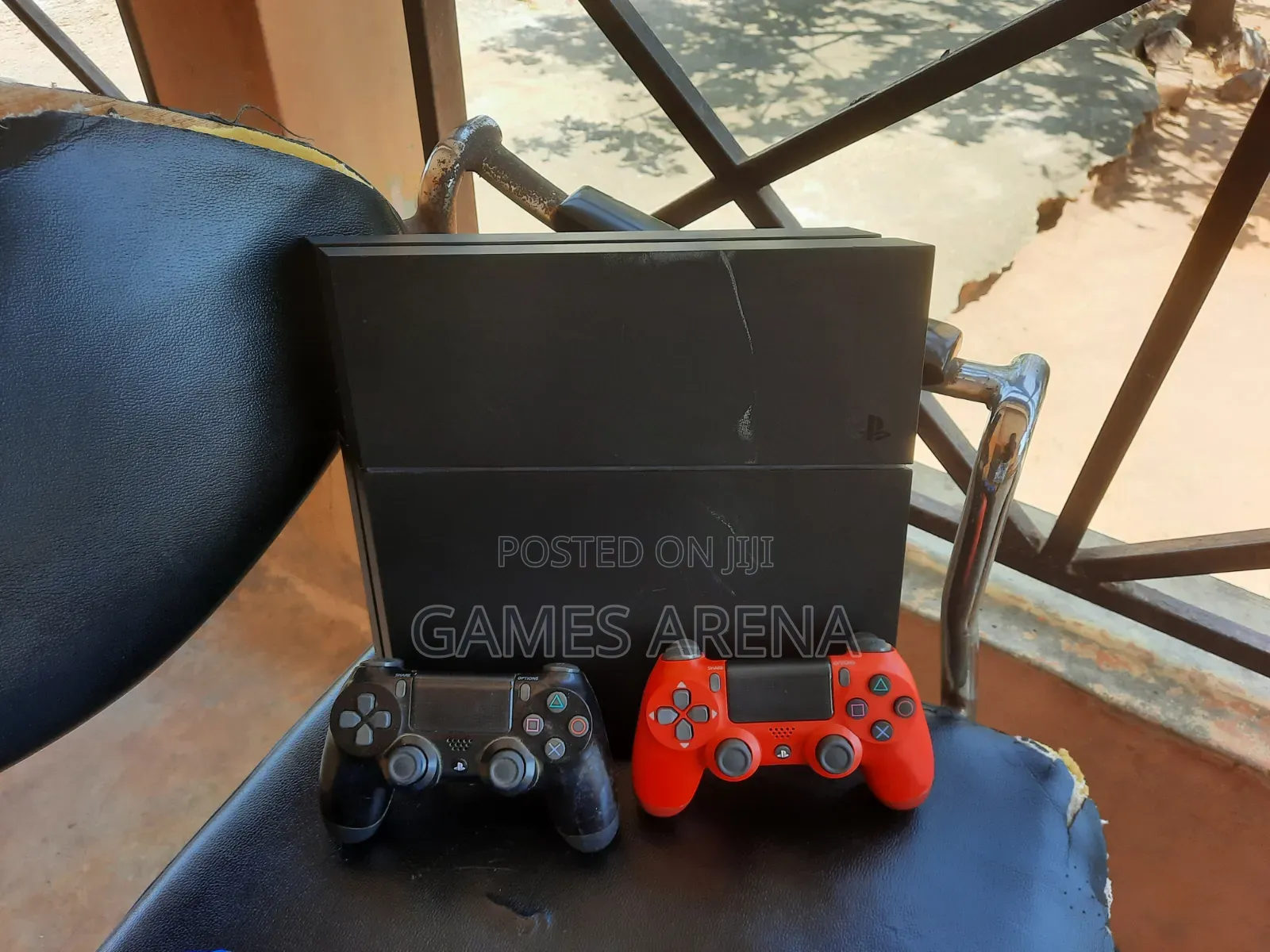 Ps4 Standard With FC 27 and 7 Other Games + 2 Controllers
