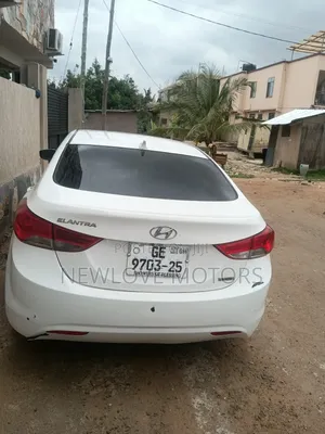 Hyundai Elantra Limited Sedan FWD (1.8L 4cyl 6A) 2013 White