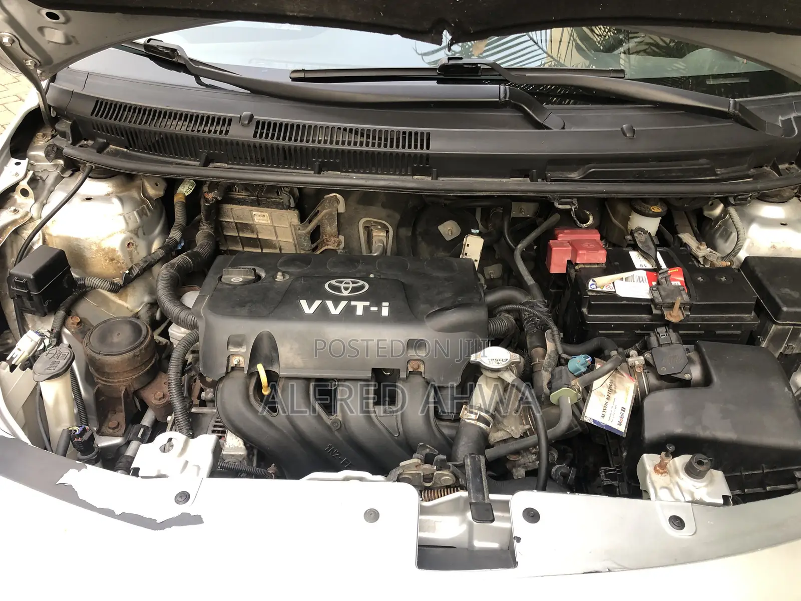 Toyota Yaris Base Sedan 4dr 2010 Silver