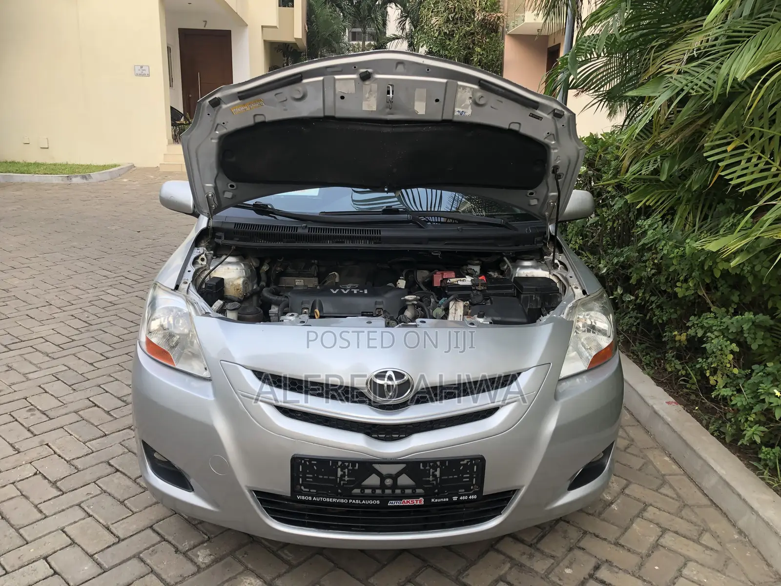 Toyota Yaris Base Sedan 4dr 2010 Silver