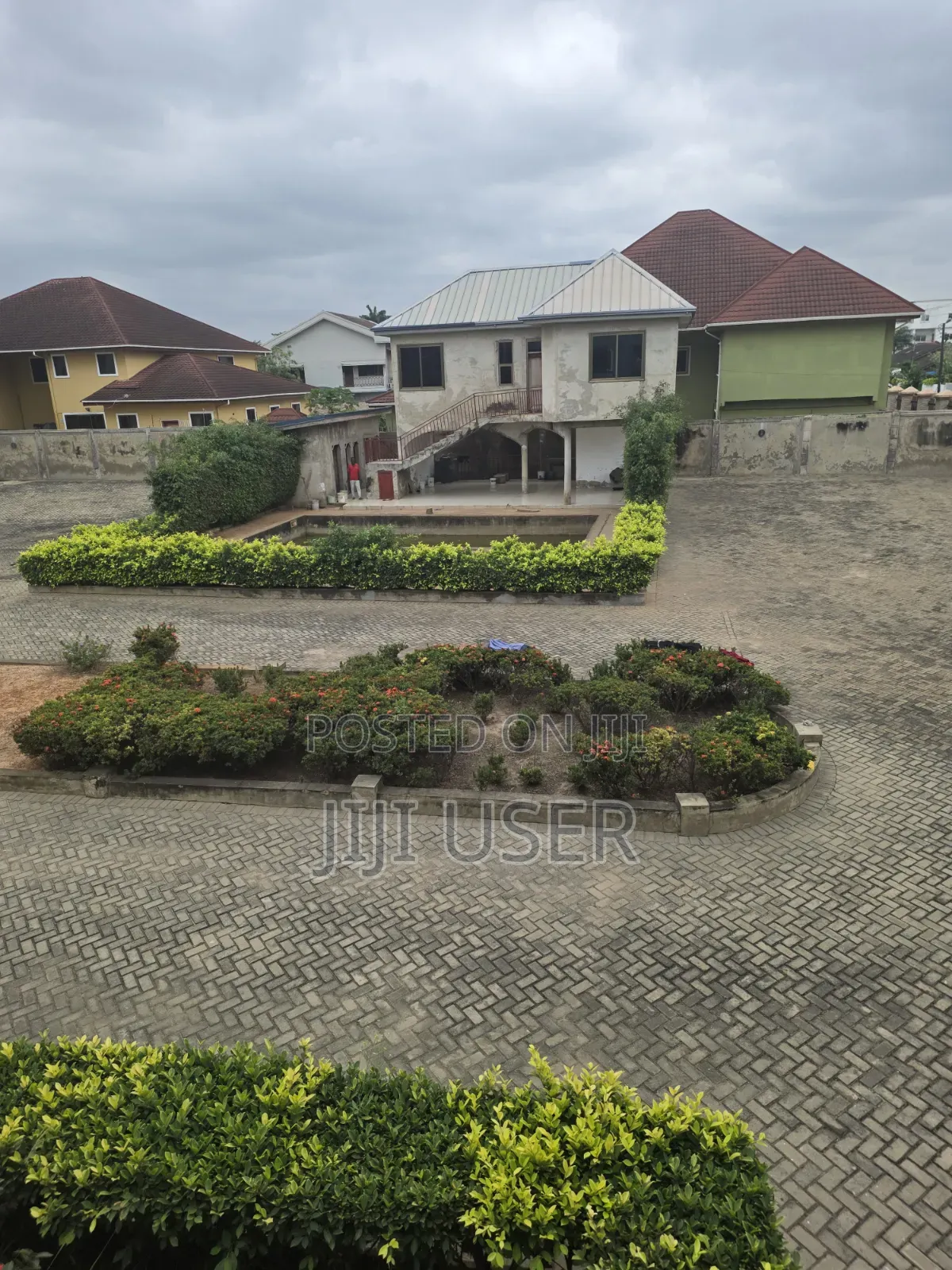 20bdrm House in 69, Police Station for sale