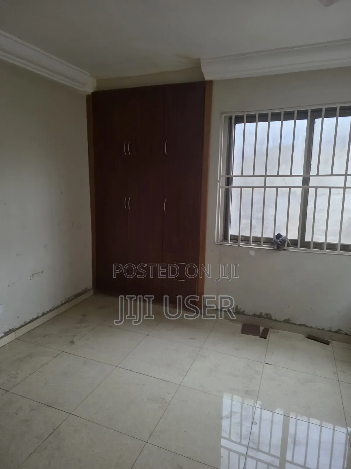 20bdrm House in 69, Police Station for sale