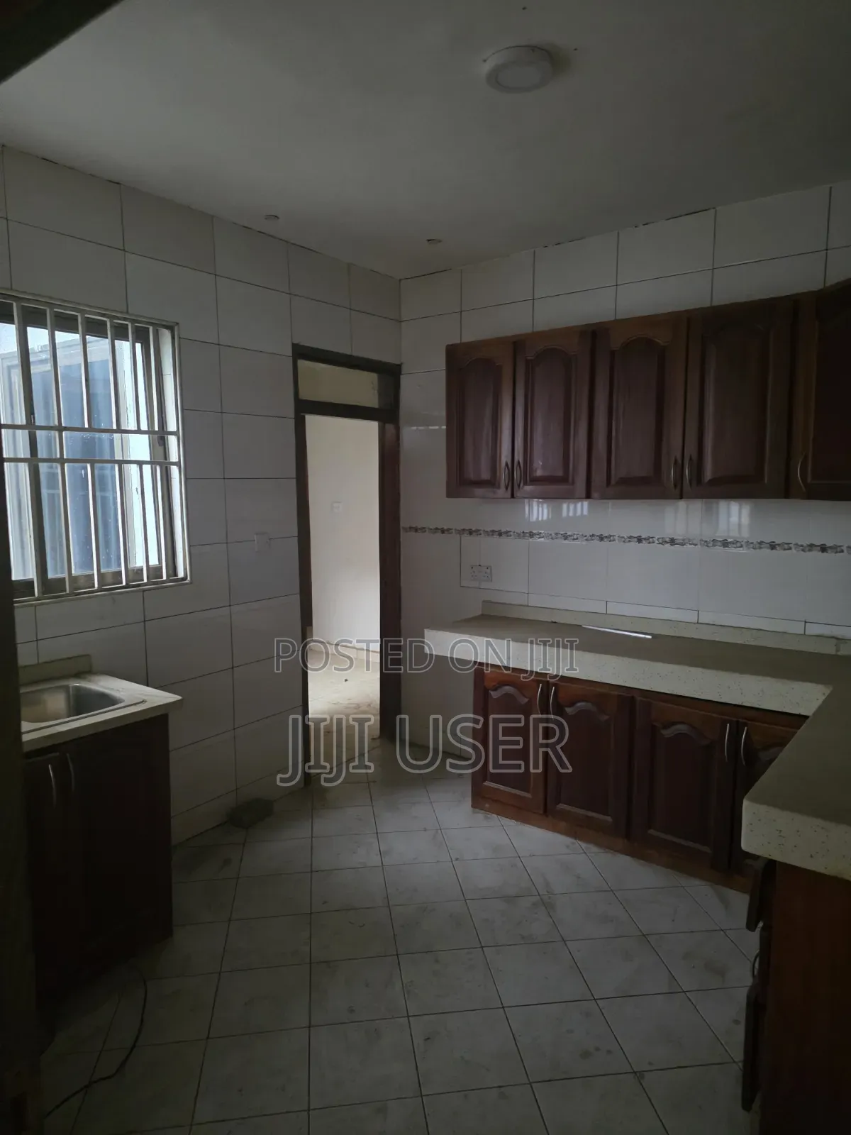 20bdrm House in 69, Police Station for sale