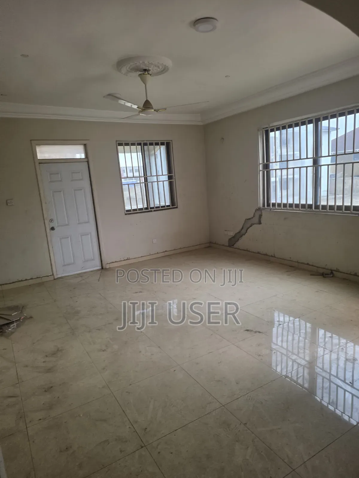 20bdrm House in 69, Police Station for sale