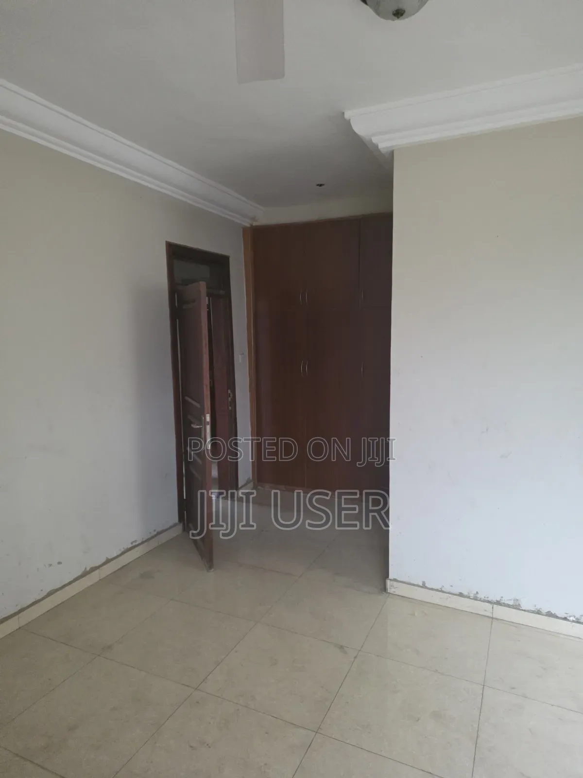 20bdrm House in 69, Police Station for sale