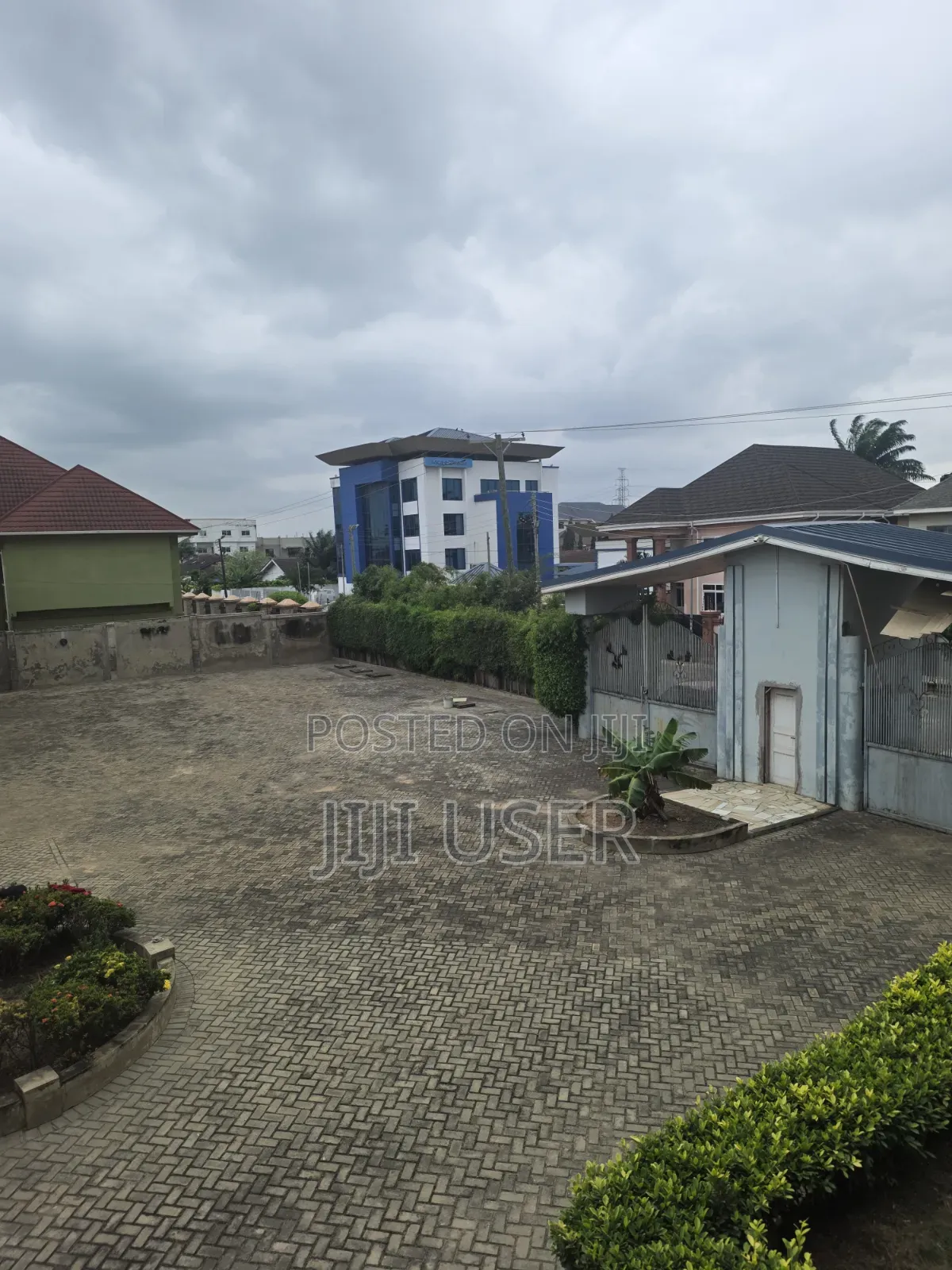 20bdrm House in 69, Police Station for sale