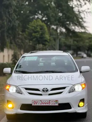 Toyota Corolla S Special Edition 4dr Sedan (1.8L 4cyl 4A) 2013 White