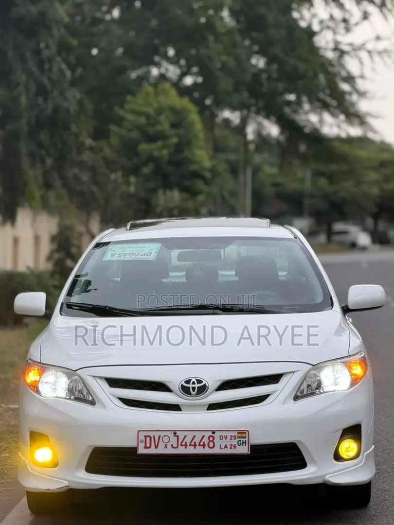 Toyota Corolla S Special Edition 4dr Sedan (1.8L 4cyl 4A) 2013 White