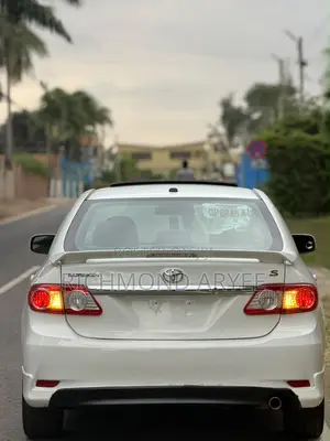 Toyota Corolla S Special Edition 4dr Sedan (1.8L 4cyl 4A) 2013 White