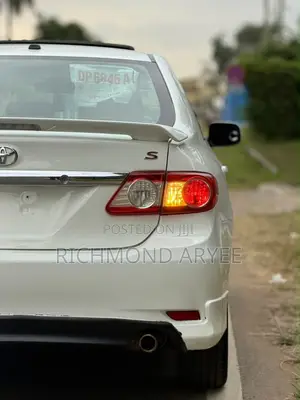 Toyota Corolla S Special Edition 4dr Sedan (1.8L 4cyl 4A) 2013 White