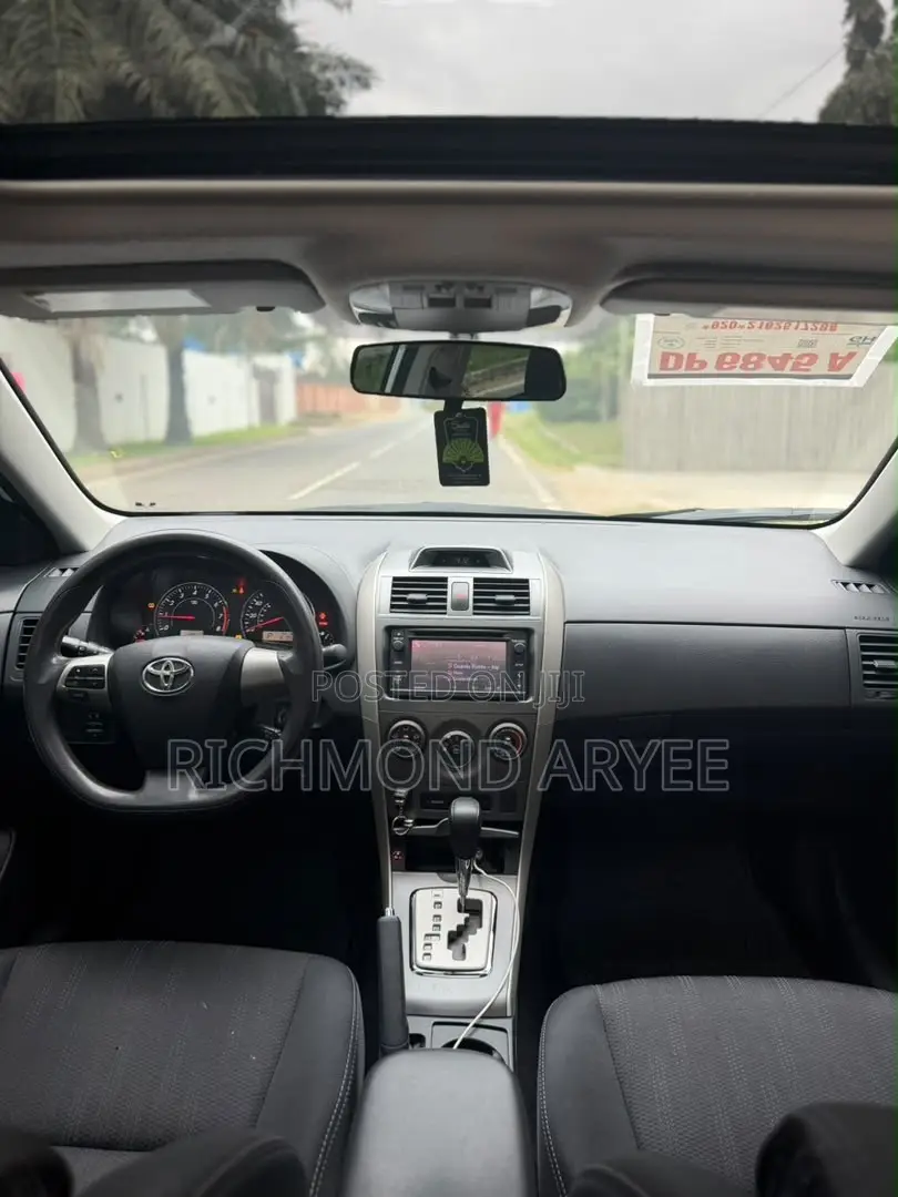 Toyota Corolla S Special Edition 4dr Sedan (1.8L 4cyl 4A) 2013 White