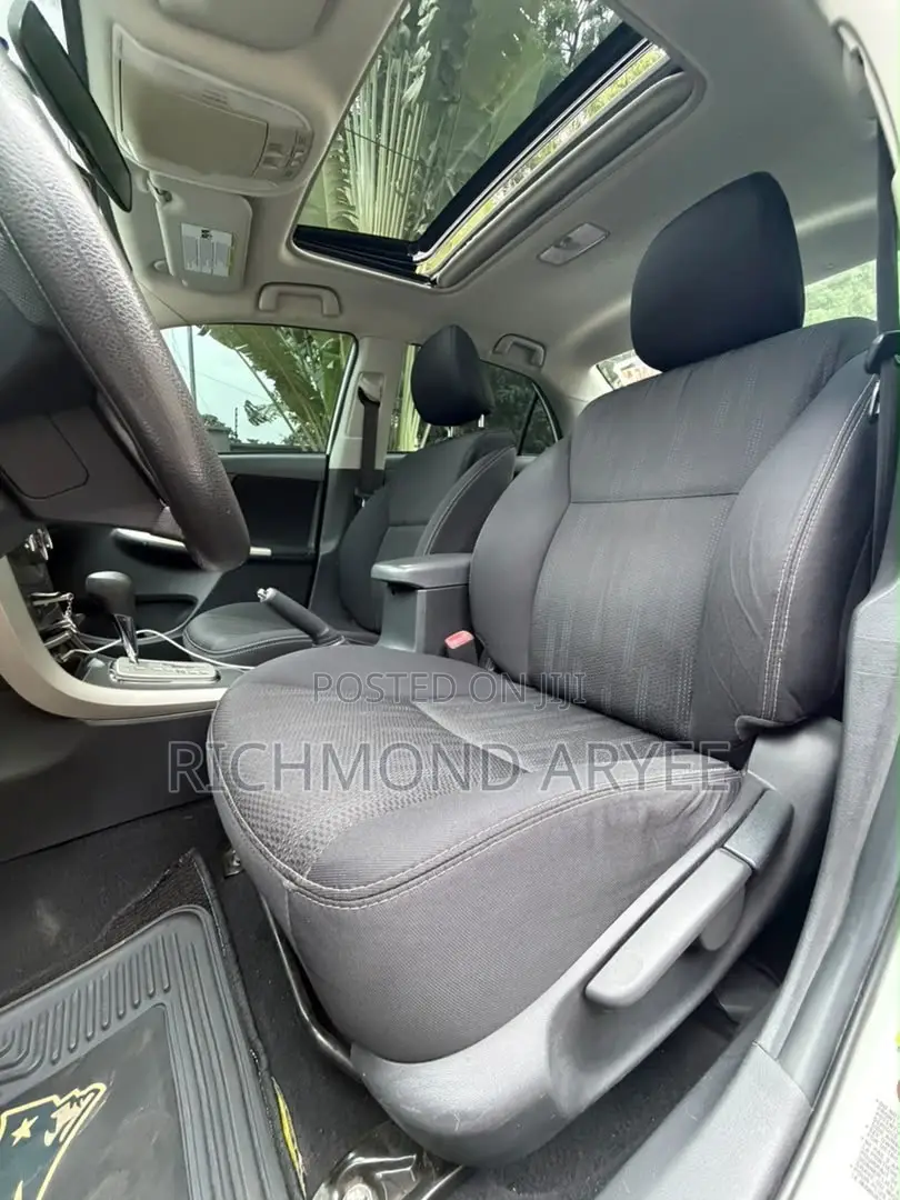 Toyota Corolla S Special Edition 4dr Sedan (1.8L 4cyl 4A) 2013 White