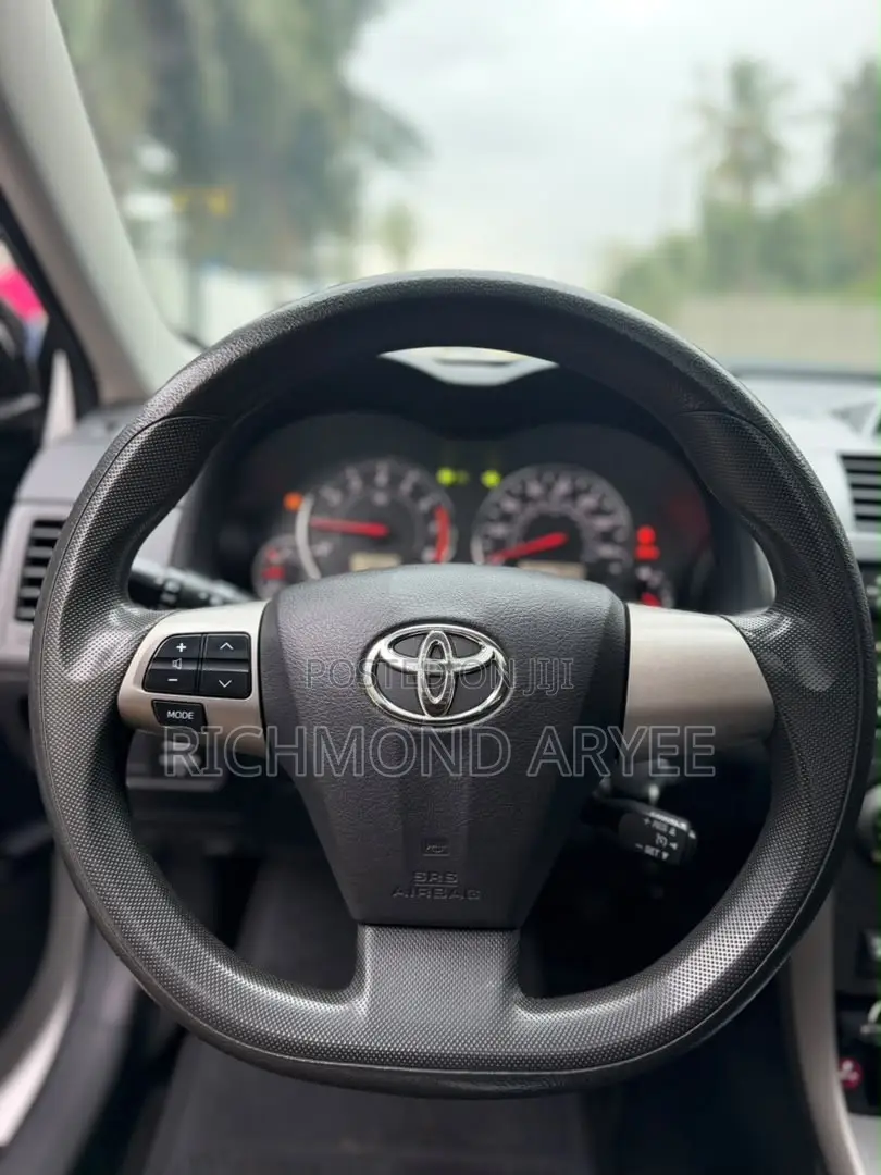 Toyota Corolla S Special Edition 4dr Sedan (1.8L 4cyl 4A) 2013 White
