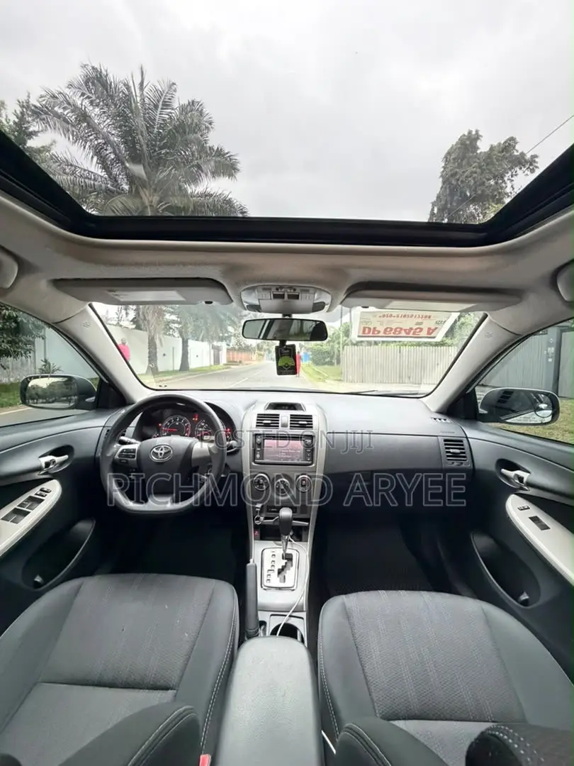 Toyota Corolla S Special Edition 4dr Sedan (1.8L 4cyl 4A) 2013 White
