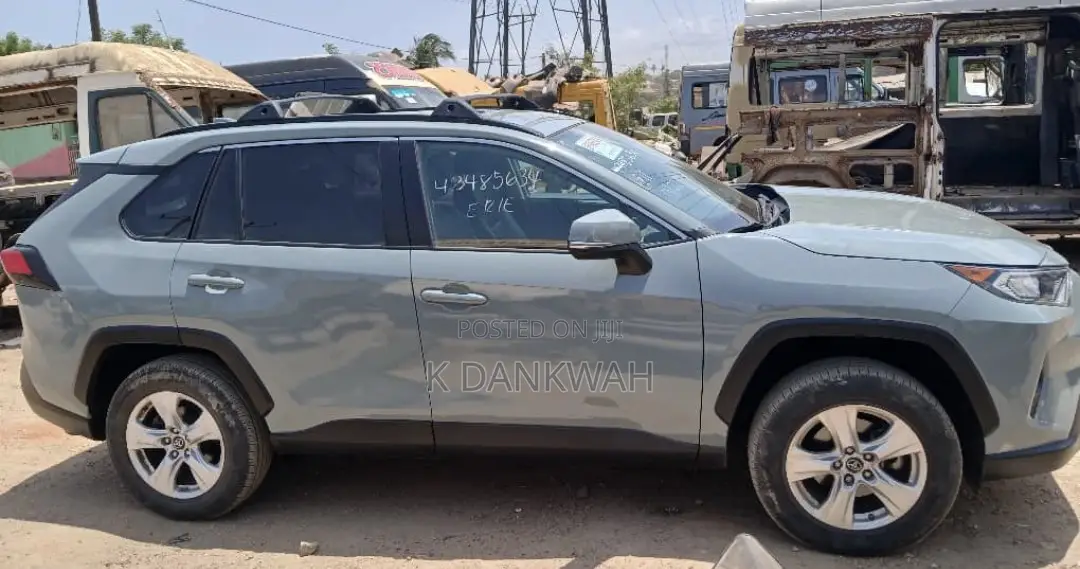 Toyota RAV4 XLE AWD 2020 Green