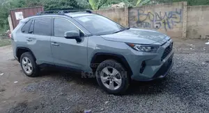 Toyota RAV4 XLE AWD 2020 Green