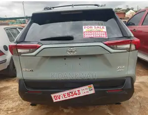 Toyota RAV4 XLE AWD 2020 Green