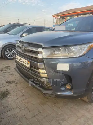 Toyota Highlander LE 2019 Gray