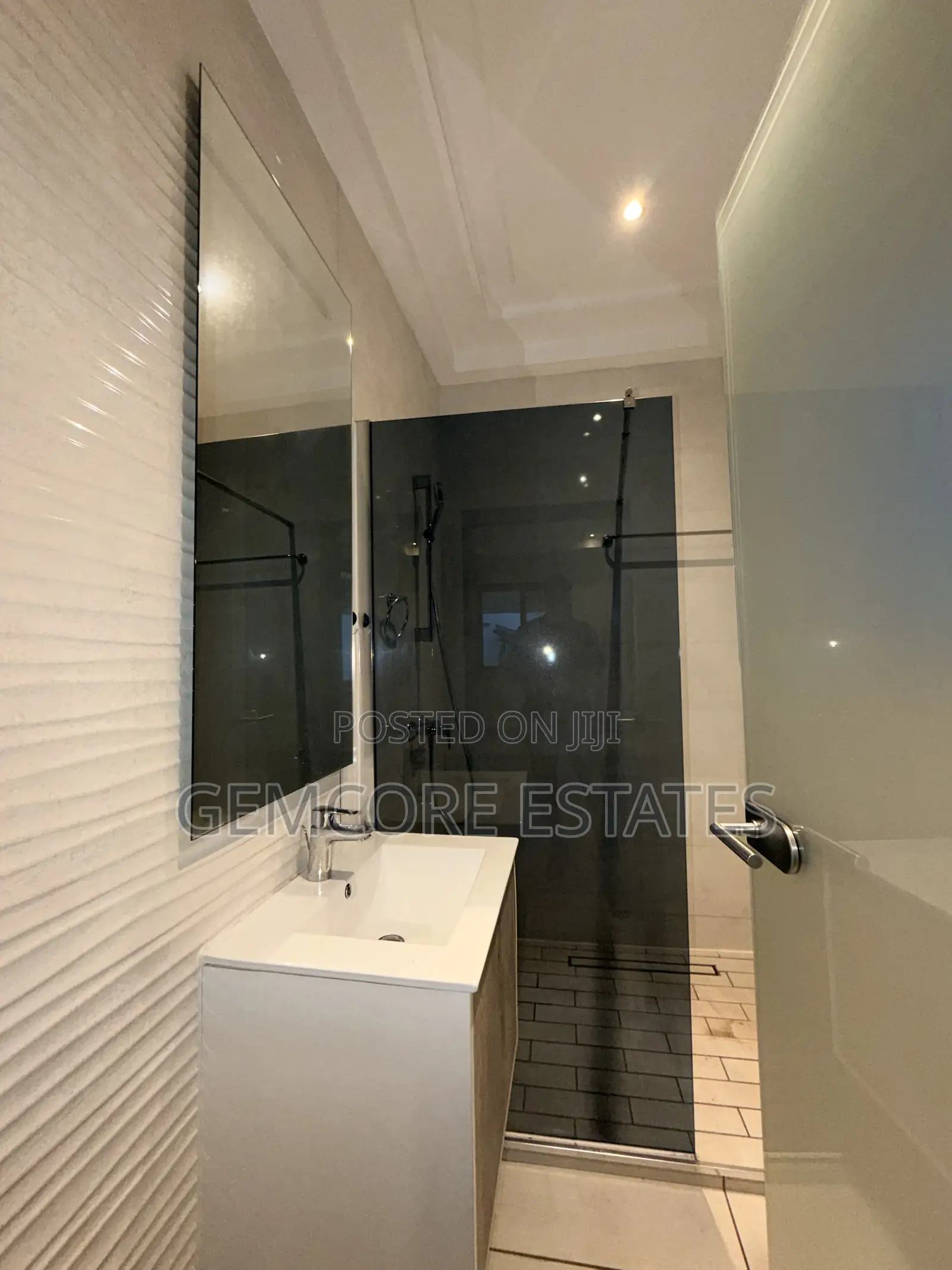 5bdrm House in Ars, East Legon for rent