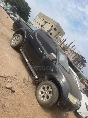 Mitsubishi L200 Club Cab 2.5 180hp 4WD 2013 Black