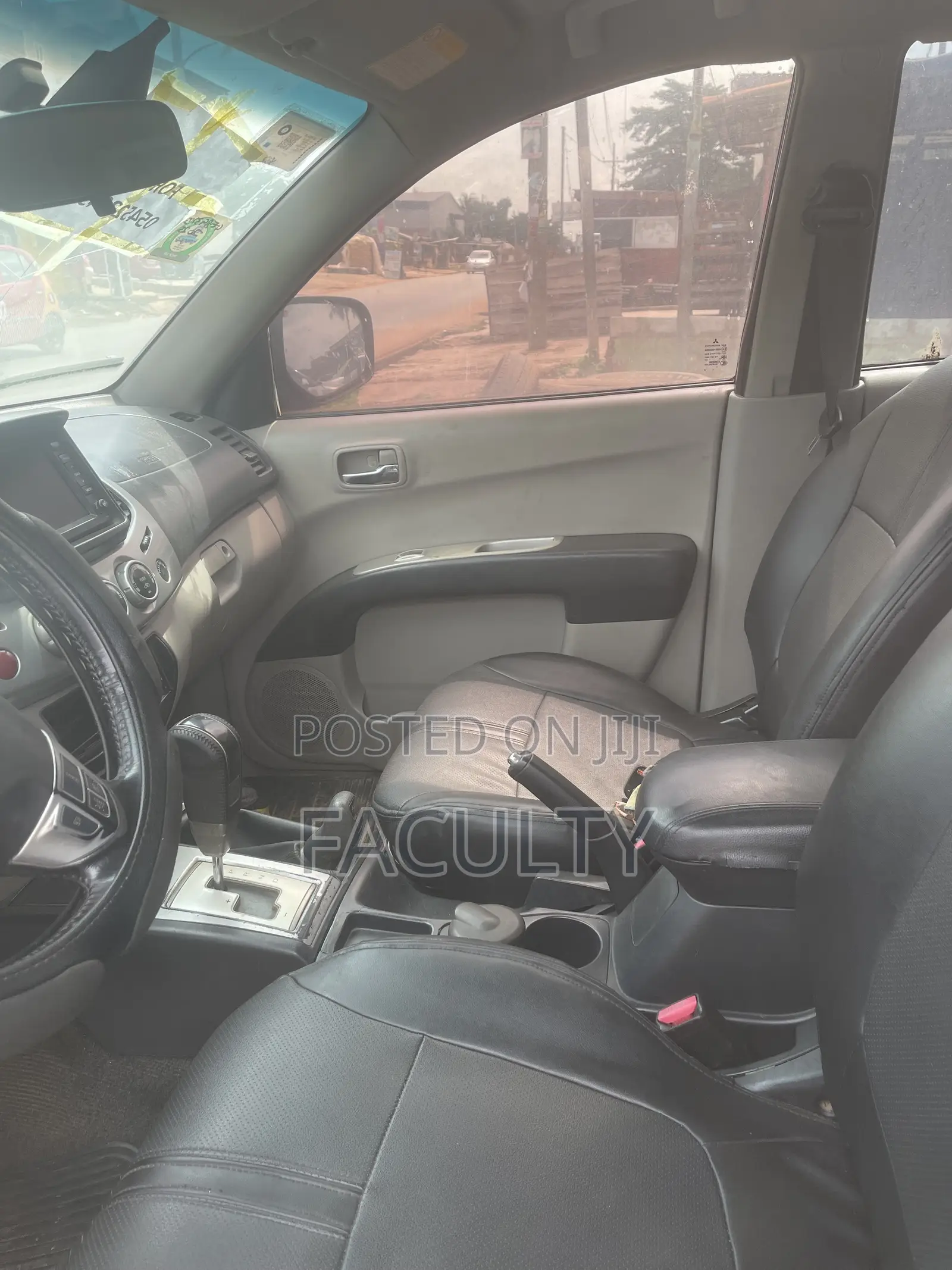 Mitsubishi L200 Club Cab 2.5 180hp 4WD 2013 Black