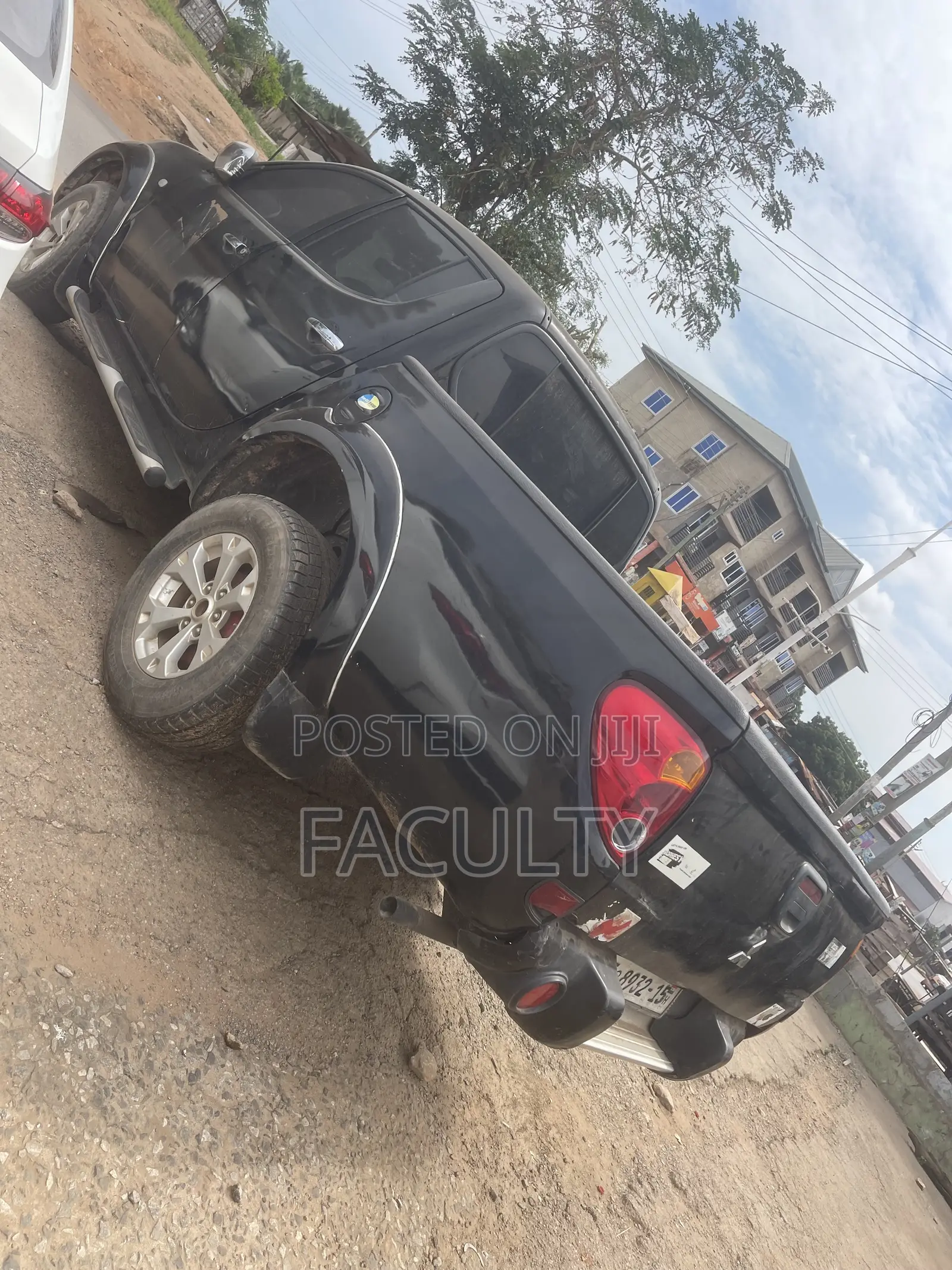 Mitsubishi L200 Club Cab 2.5 180hp 4WD 2013 Black