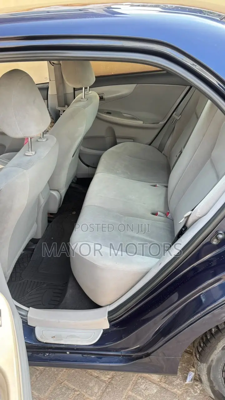 Toyota Corolla LE 4dr Sedan (1.8L 4cyl 4A) 2013 Blue