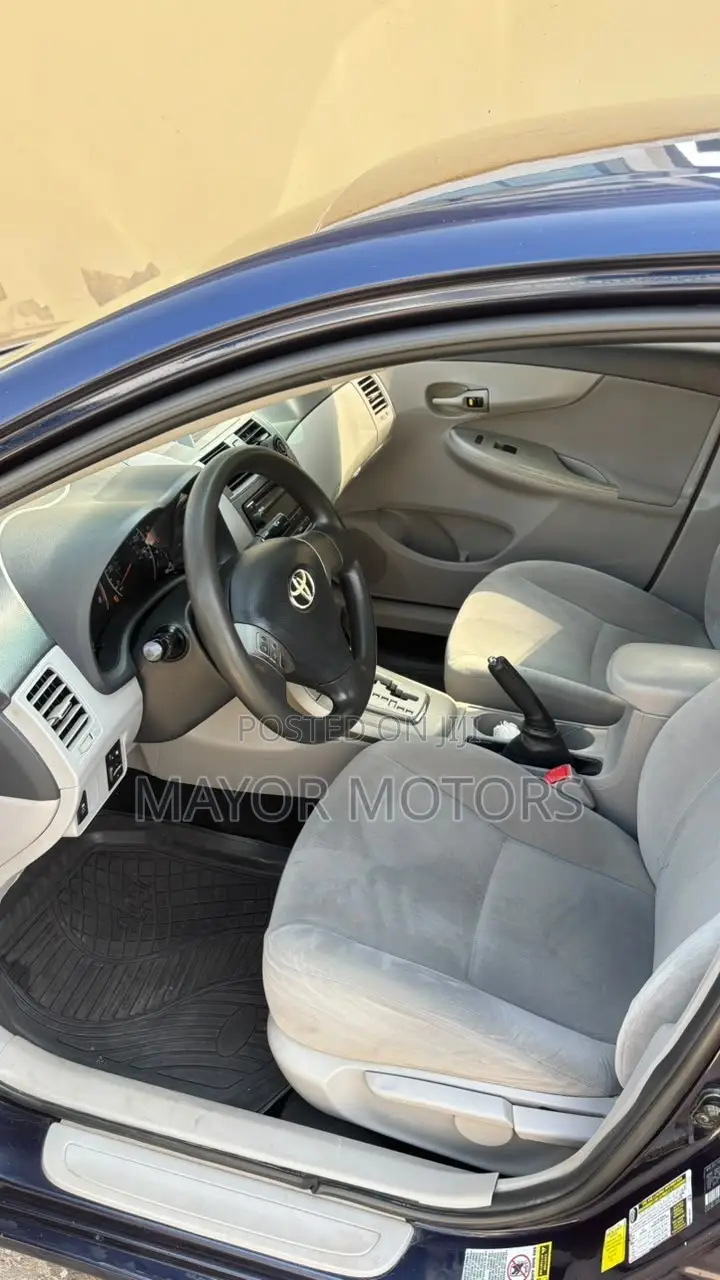 Toyota Corolla LE 4dr Sedan (1.8L 4cyl 4A) 2013 Blue