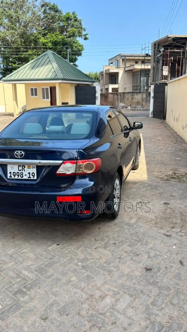Toyota Corolla LE 4dr Sedan (1.8L 4cyl 4A) 2013 Blue