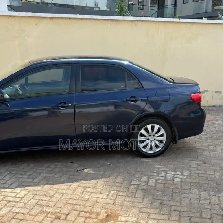 Toyota Corolla LE 4dr Sedan (1.8L 4cyl 4A) 2013 Blue