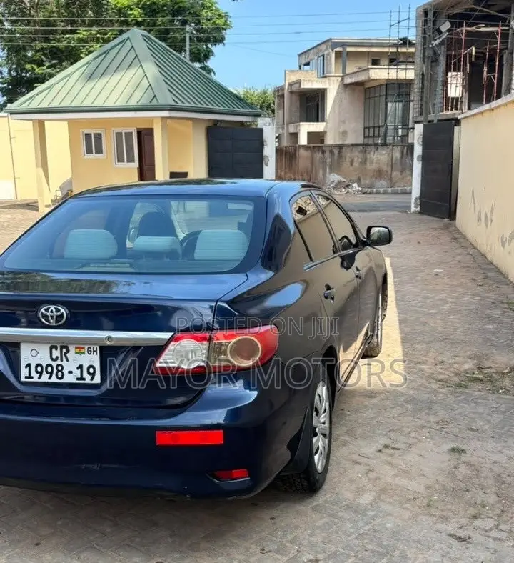 Toyota Corolla LE 4dr Sedan (1.8L 4cyl 4A) 2013 Blue