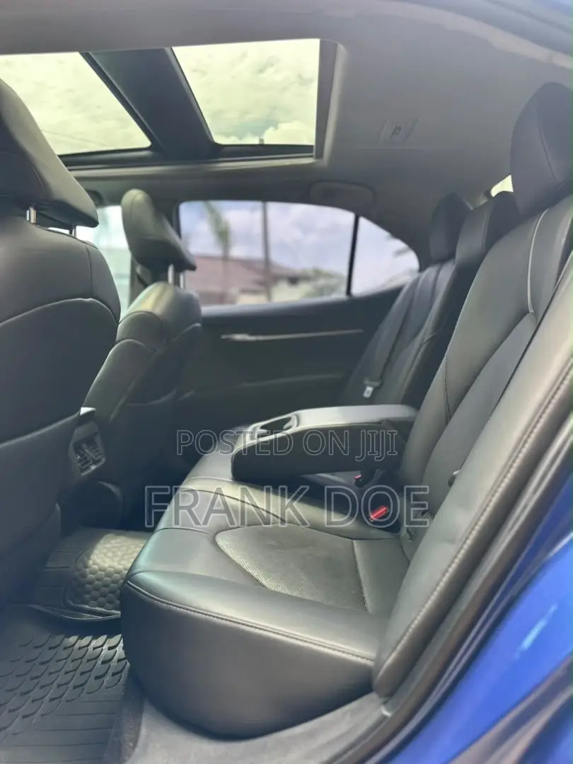 Toyota Camry XSE V6 (3.5L V6 8A) 2019 Blue