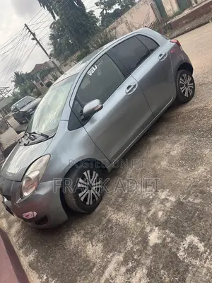 Toyota Vitz 2010 Silver