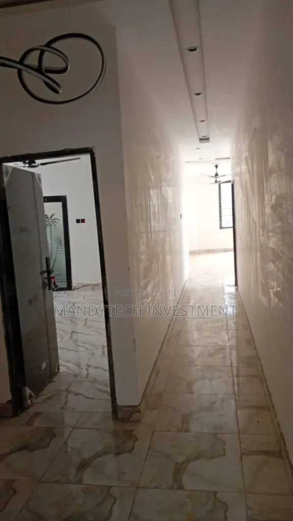 3bdrm Villa in Lake Side Estate for sale
