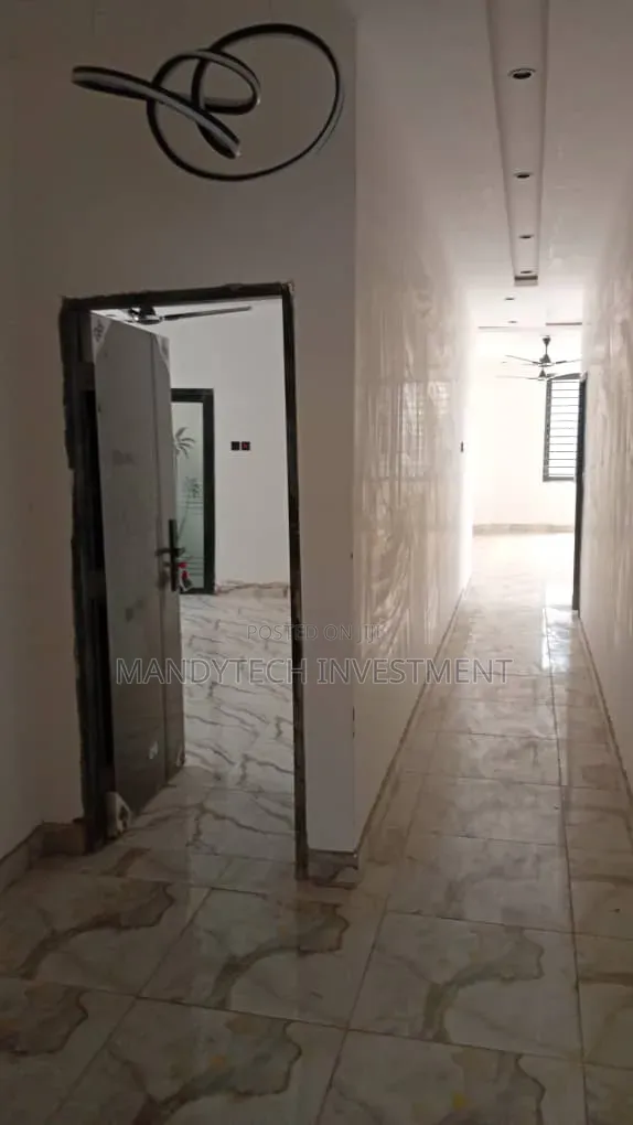3bdrm Villa in Lake Side Estate for sale