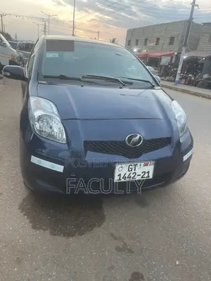 Toyota Vitz 1.0 FWD 3dr 2010 Blue