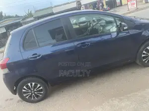 Toyota Vitz 1.0 FWD 3dr 2010 Blue