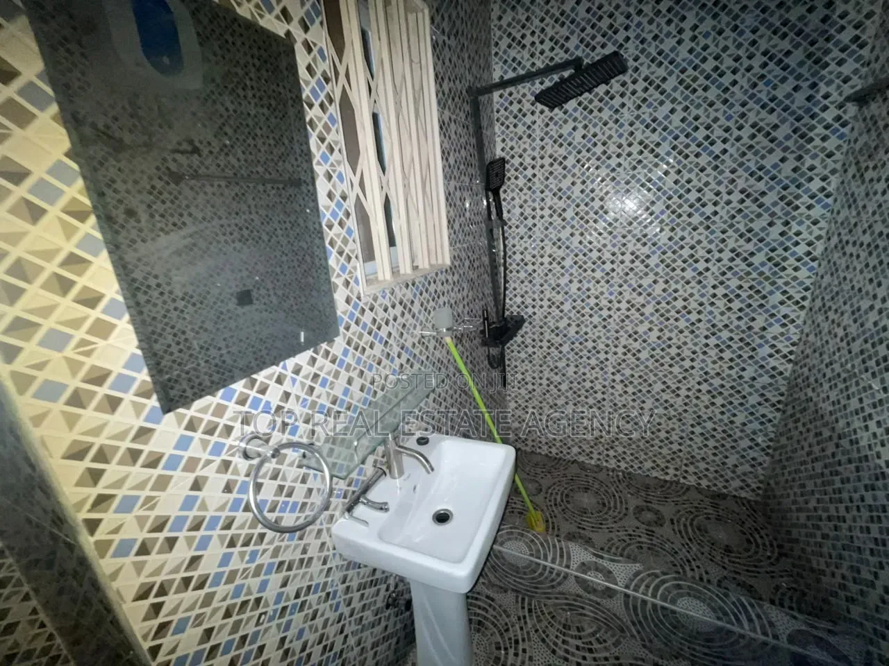 1bdrm Apartment in Awoshie Anyaa, Baah Yard for rent