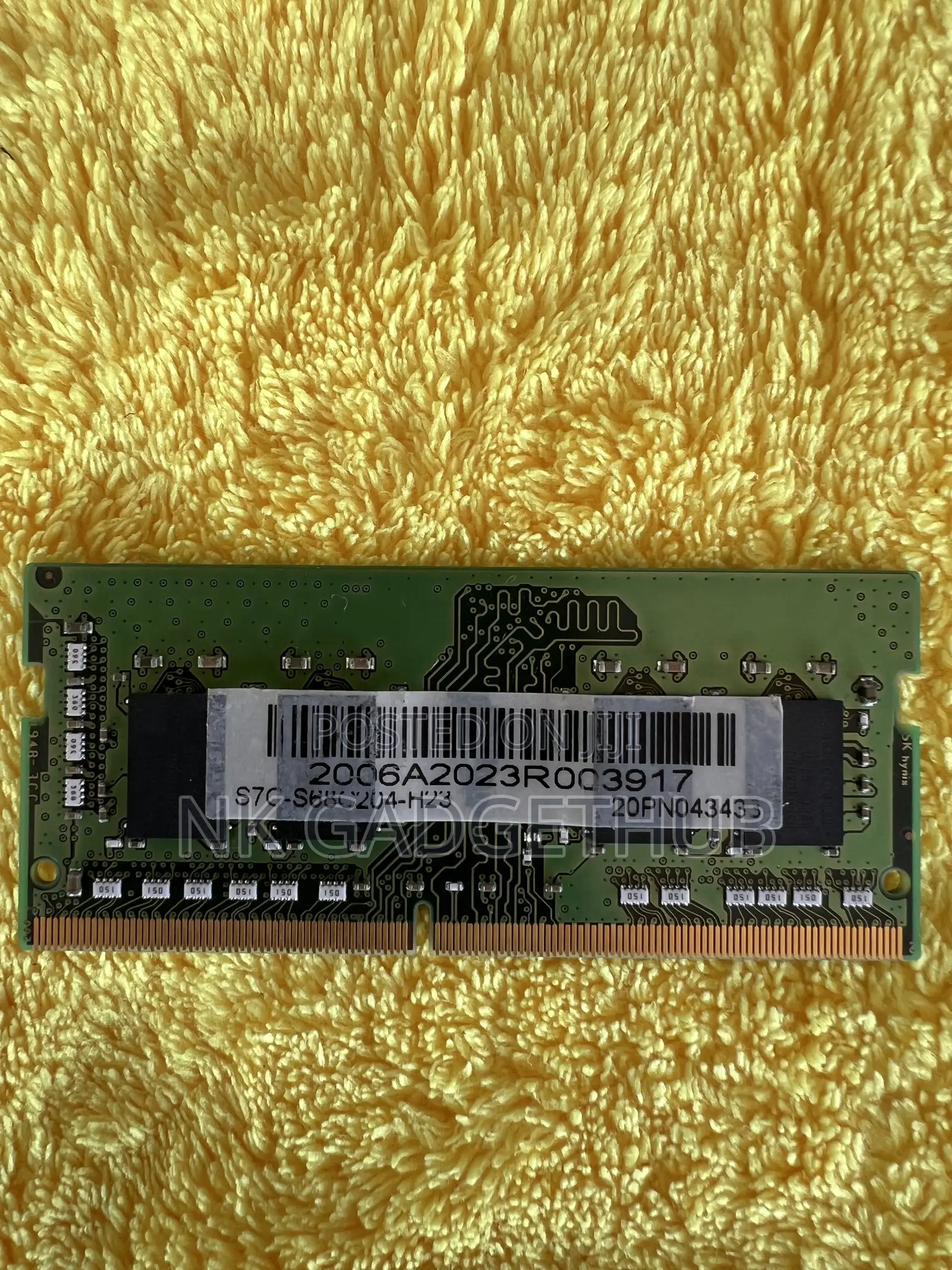 SK Hynix 8gb 1rx8 Pc4-2666v-Sa2-11 Laptop Ram / HMA81GS6CJR8N-VK