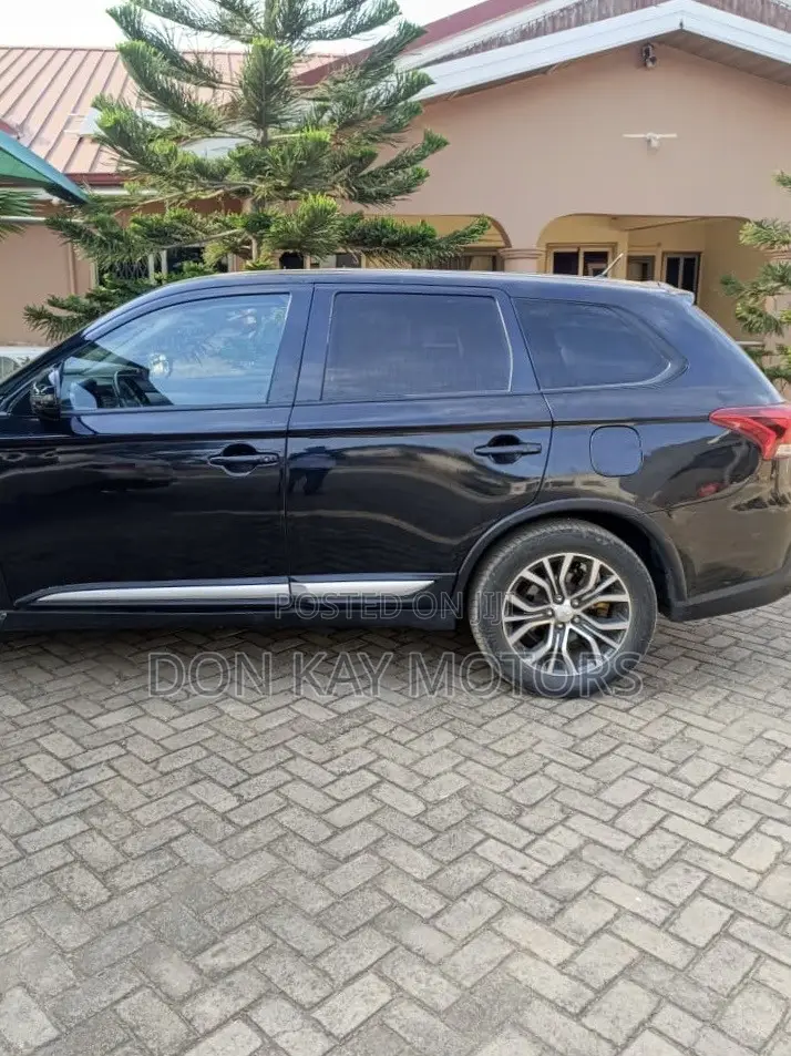 Mitsubishi Outlander SE FWD 2017 Black