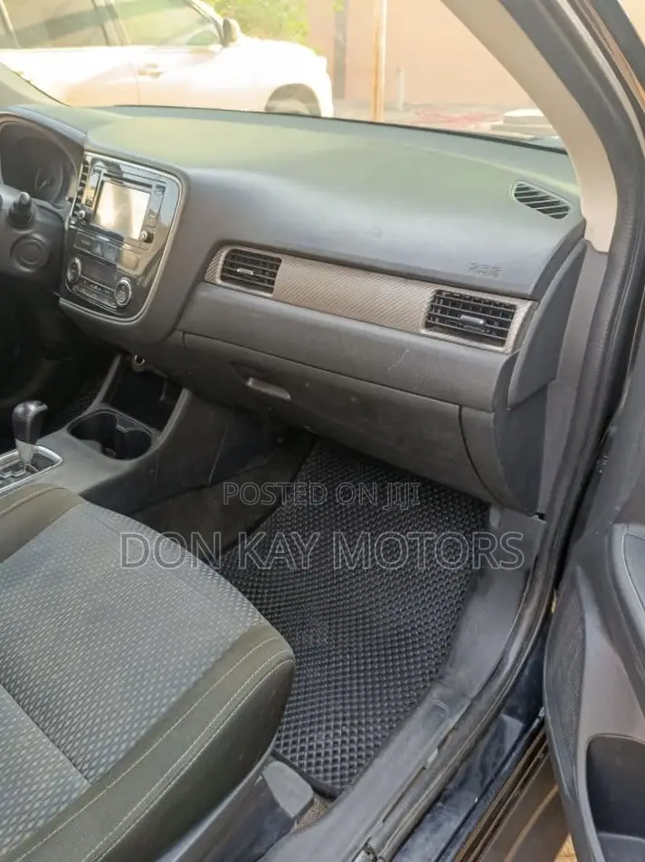 Mitsubishi Outlander SE FWD 2017 Black