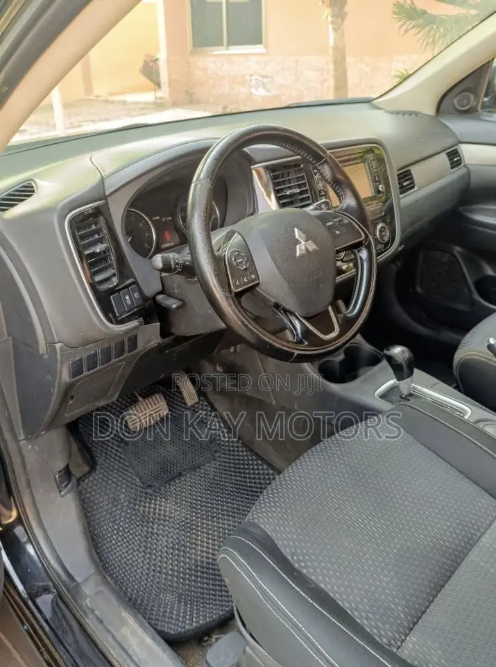 Mitsubishi Outlander SE FWD 2017 Black