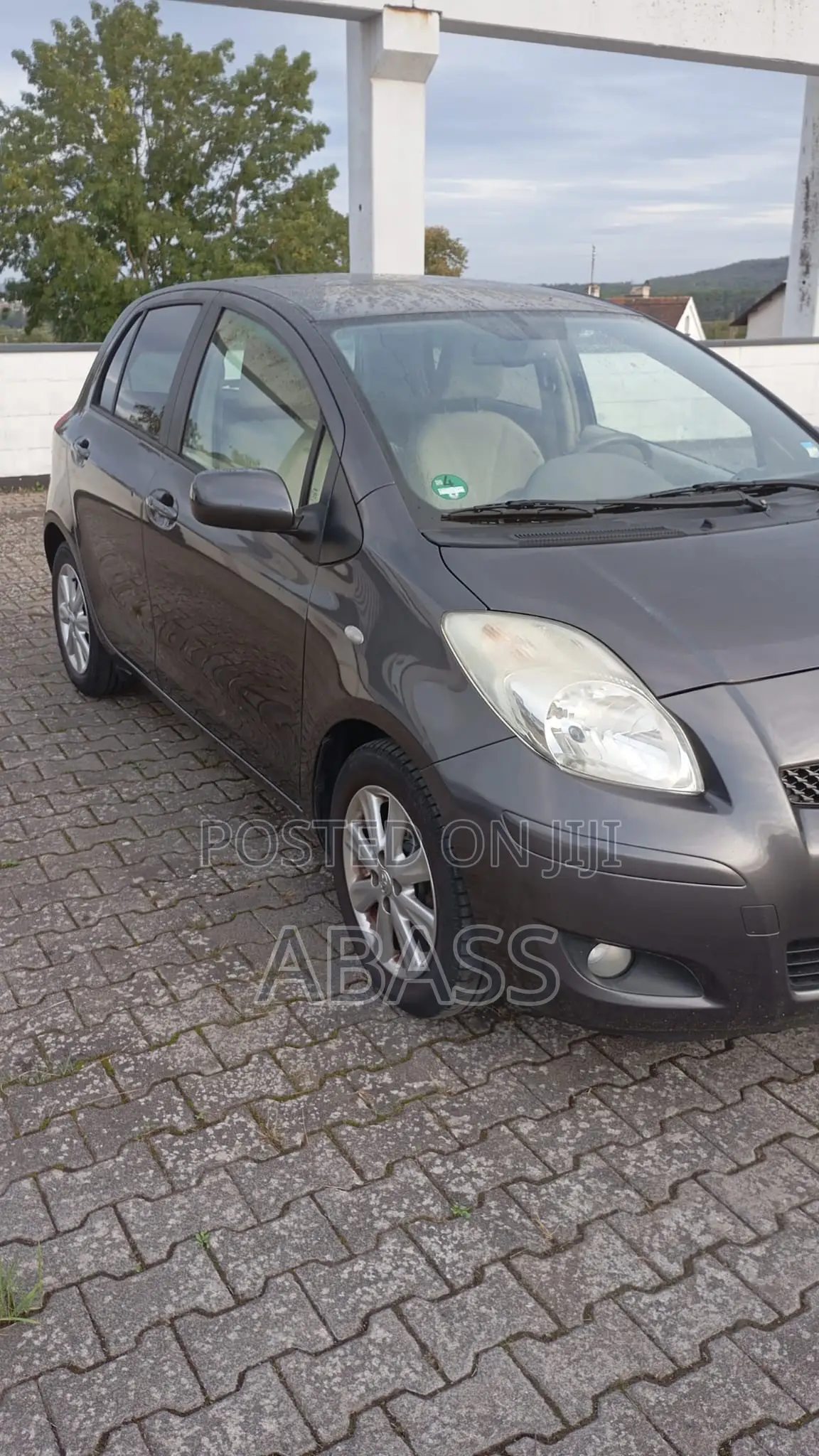 Toyota Yaris L Hatchback 5dr 2012 Gray