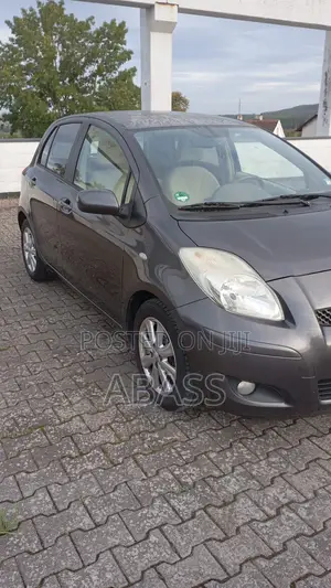 Toyota Yaris L Hatchback 5dr 2012 Gray