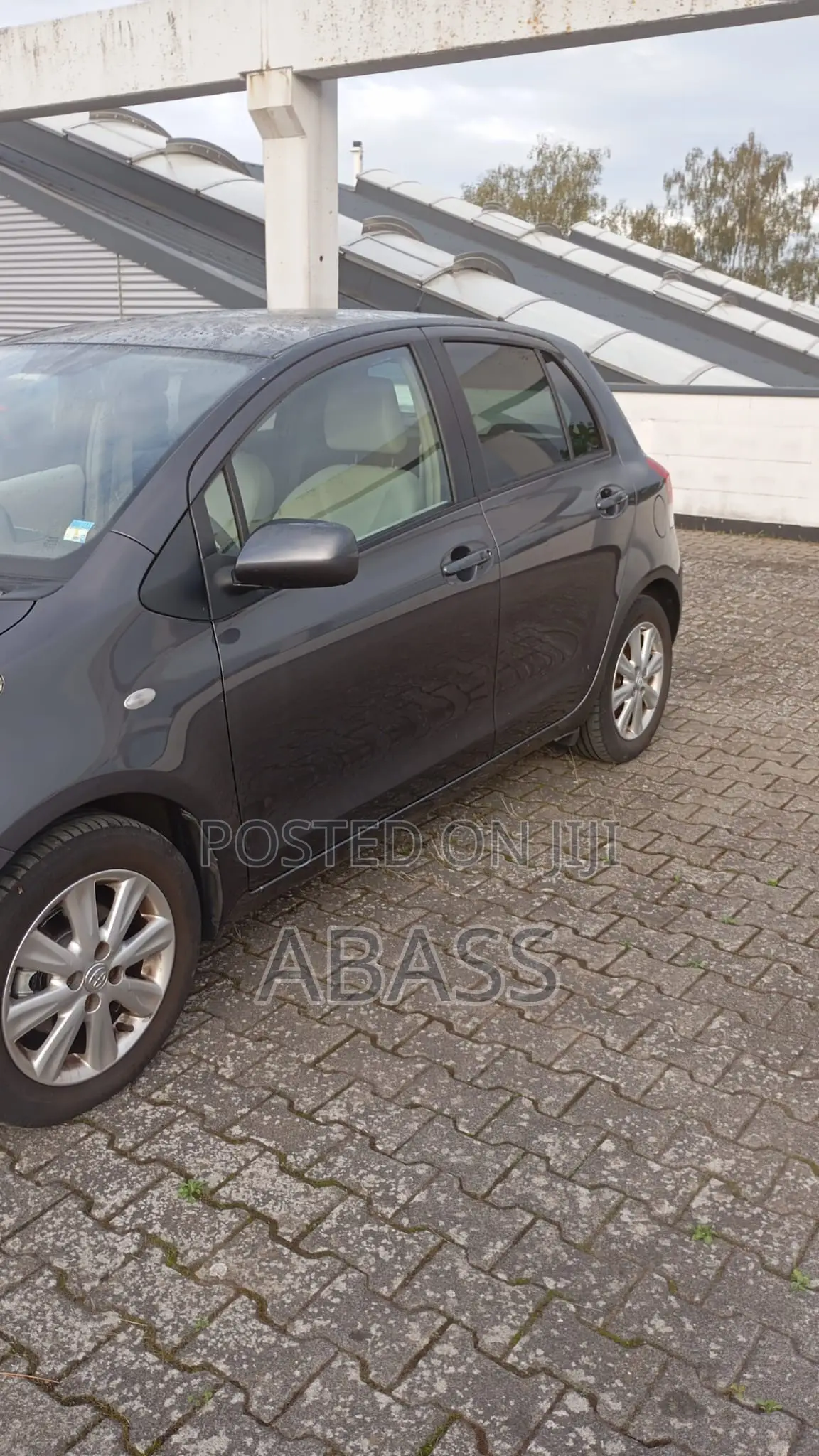 Toyota Yaris L Hatchback 5dr 2012 Gray
