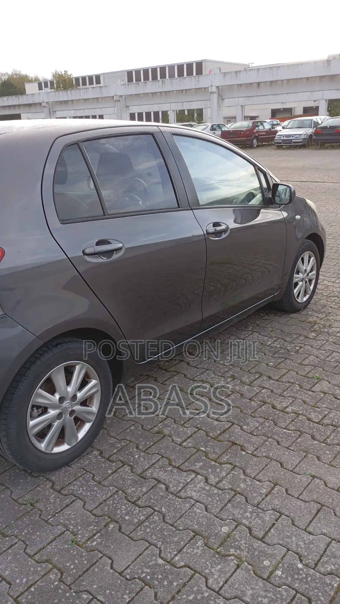 Toyota Yaris L Hatchback 5dr 2012 Gray