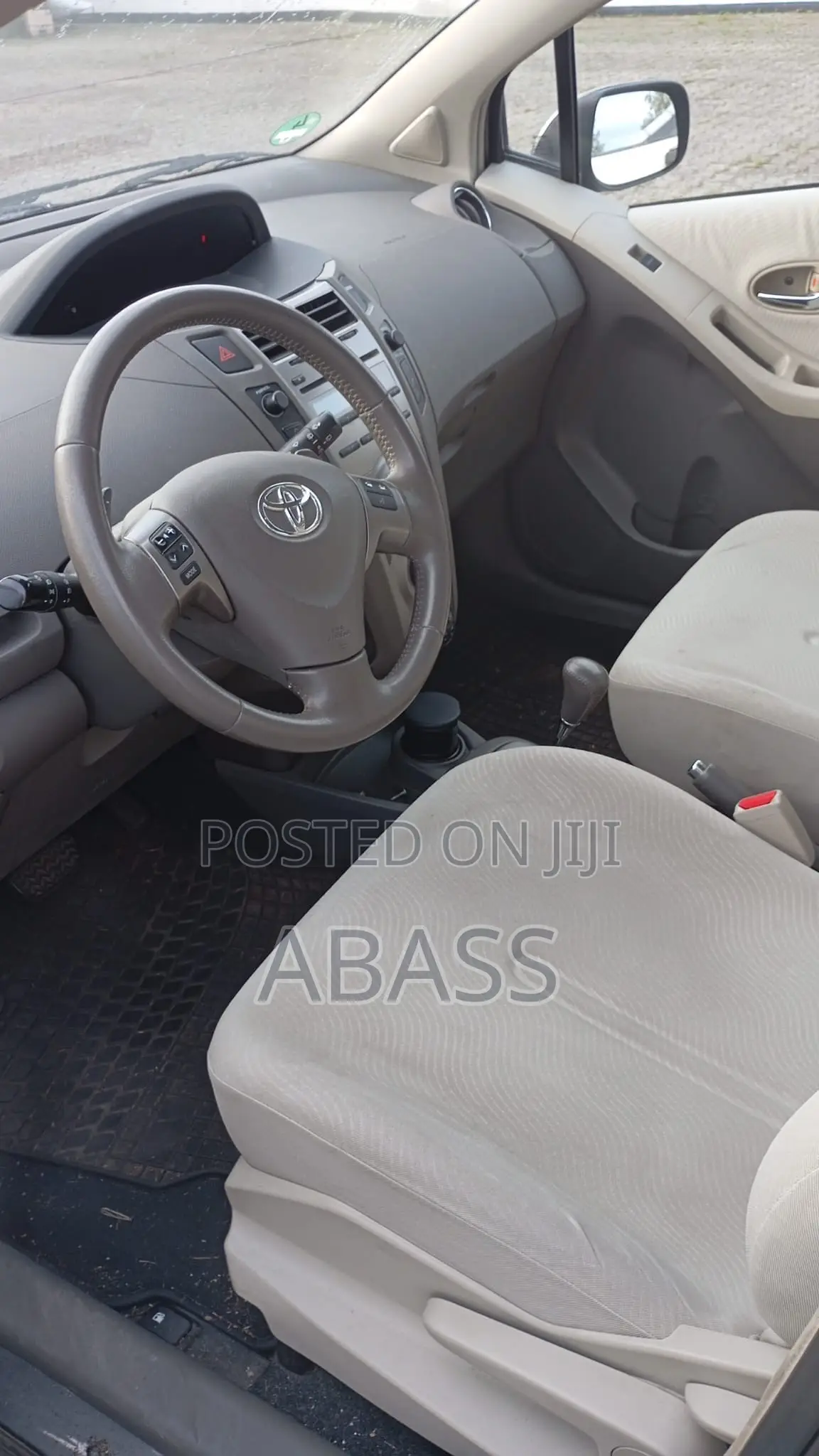 Toyota Yaris L Hatchback 5dr 2012 Gray