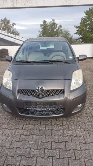 Toyota Yaris L Hatchback 5dr 2012 Gray