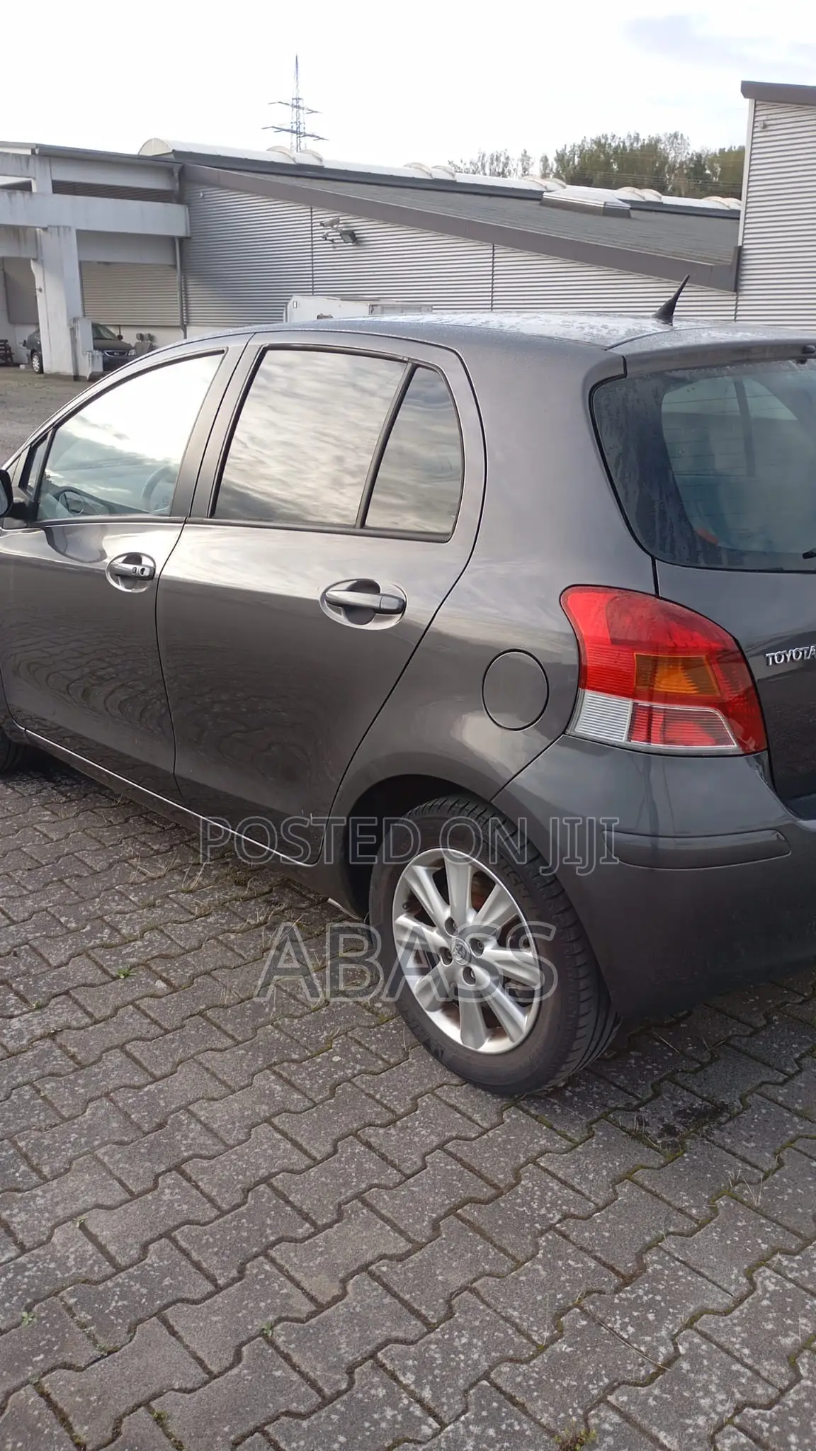 Toyota Yaris L Hatchback 5dr 2012 Gray
