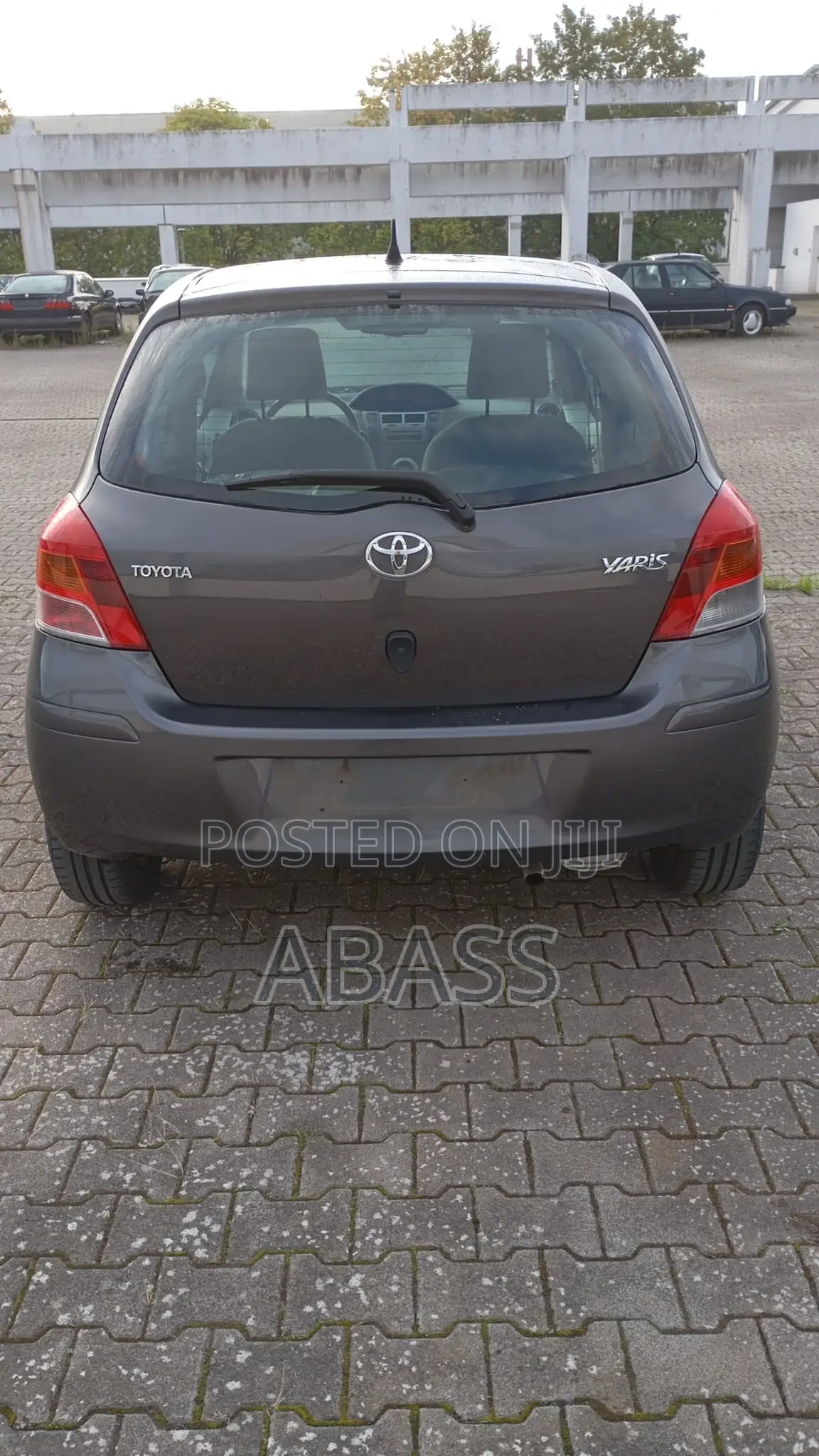 Toyota Yaris L Hatchback 5dr 2012 Gray